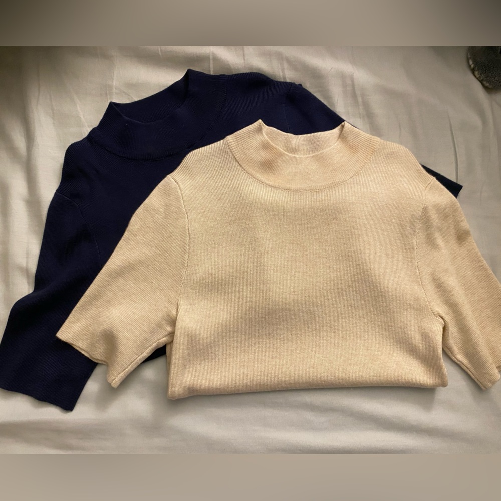Fitted crème and navy tops